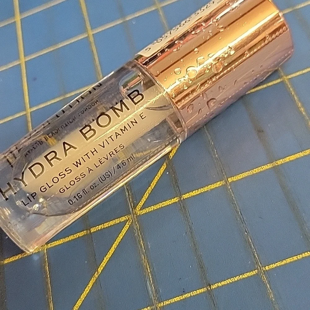 Revolution Lip Gloss Hydra Bomb Vit E 4.6ml New Sealed Tube - Element